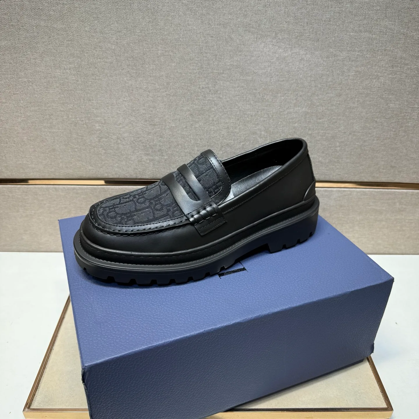 ⬛️Men's shoes 💰p442 [Dior~] Men's casual shoes 2025z cabinet sales simultaneously 🔶Size: 39-44 #️⃣ 🔷2 colors🔜The upper is made of multi-material splicing➕Genuine leather lining, comfortable and breathable, sole: original comfortable and wear-resistant outsole, ⚠️Real shot📱Photographed🎬The real thing is better📢📢📢